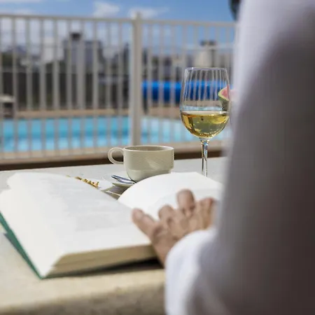 Βίλα & Tao Mazo Lajares