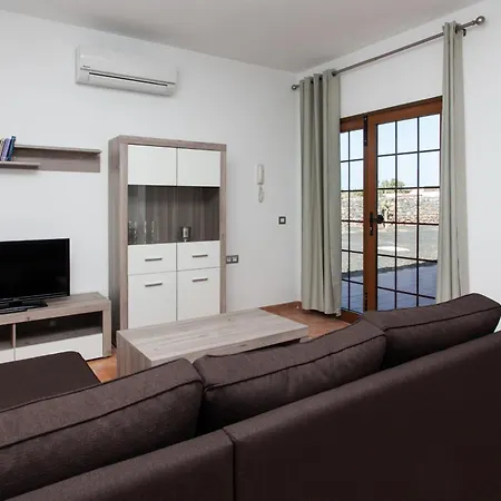 Villa & Tao Mazo